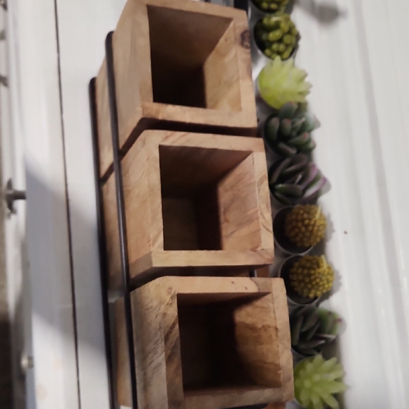 Wooden Organizer with Metal Frame - Picture 3 of 8